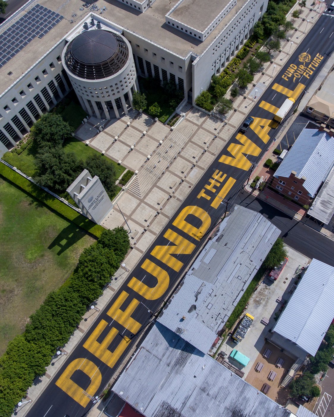Texas city removes anti-border wall mural after loss of funding threat from governor | iNFOnews.ca