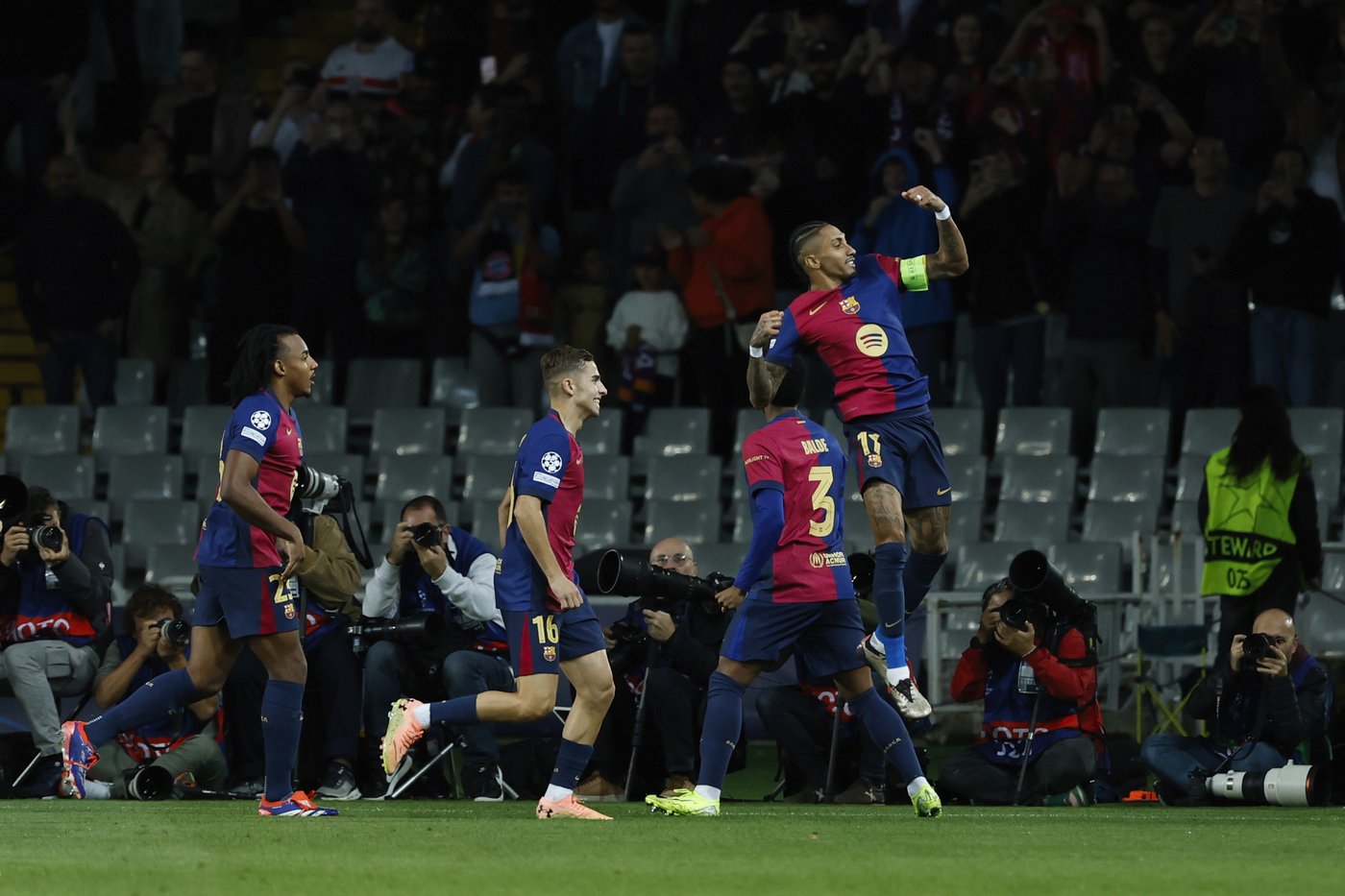 Raphinha scores after less than a minute for Barcelona against Bayern in Champions League | iNFOnews.ca Raphinha scores after less than a minute for Barcelona against Bayern in Champions League | iNFOnews.ca