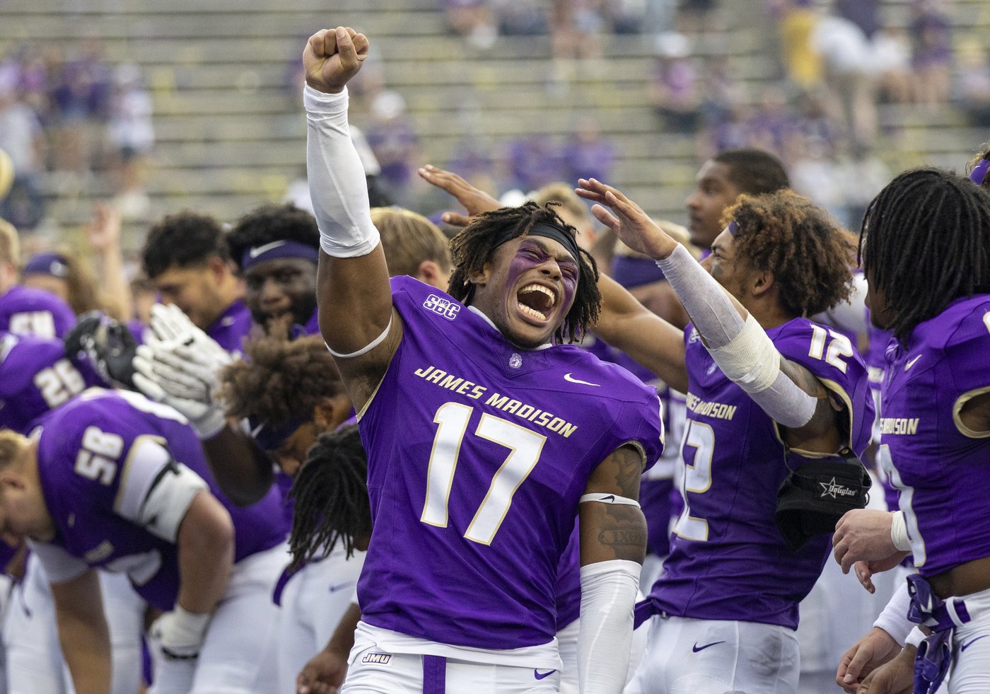Alonza Barnett III continues stellar play with 6 more TDs in leading James Madison past Ball State | iNFOnews.ca Alonza Barnett III continues stellar play with 6 more TDs in leading James Madison past Ball State | iNFOnews.ca