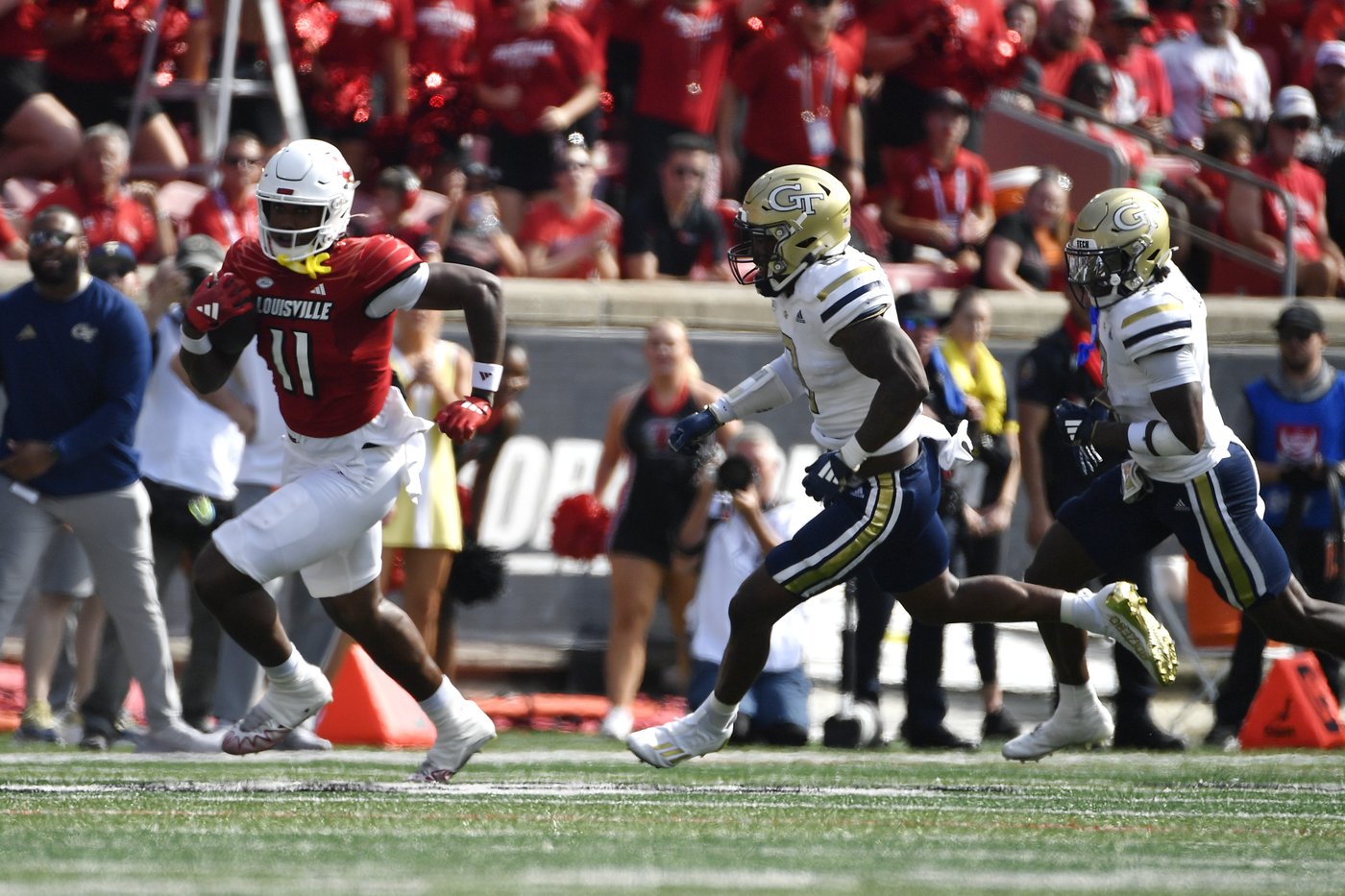 Brooks, Holloway come up big in second half to help No. 19 Louisville outlast Georgia Tech 31-19 | iNFOnews.ca