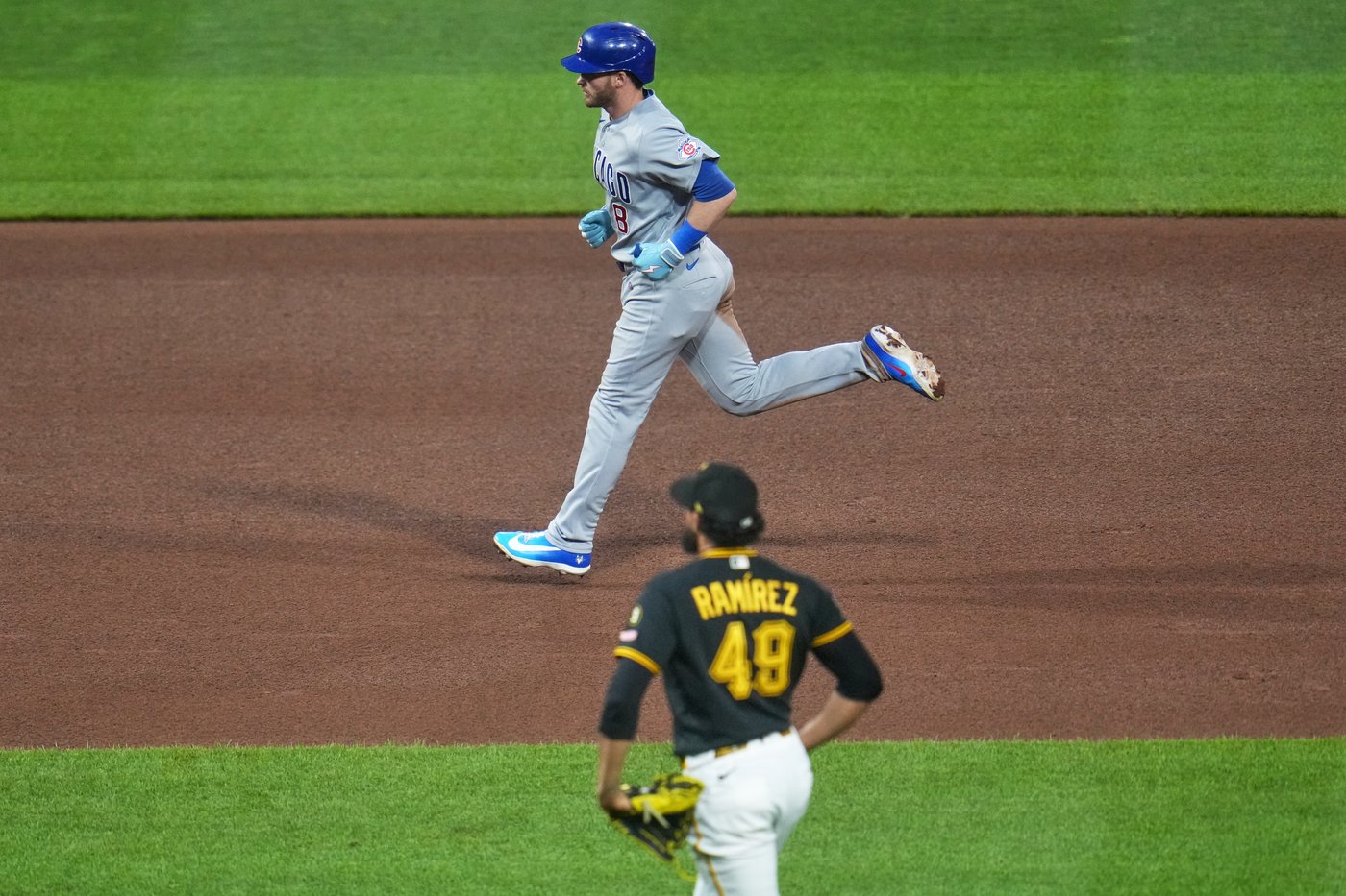 Cubs snap 10-game losing streak as Ian Happ has 3-run homer, 5 RBIs in 10-4 win over Pirates | iNFOnews.ca