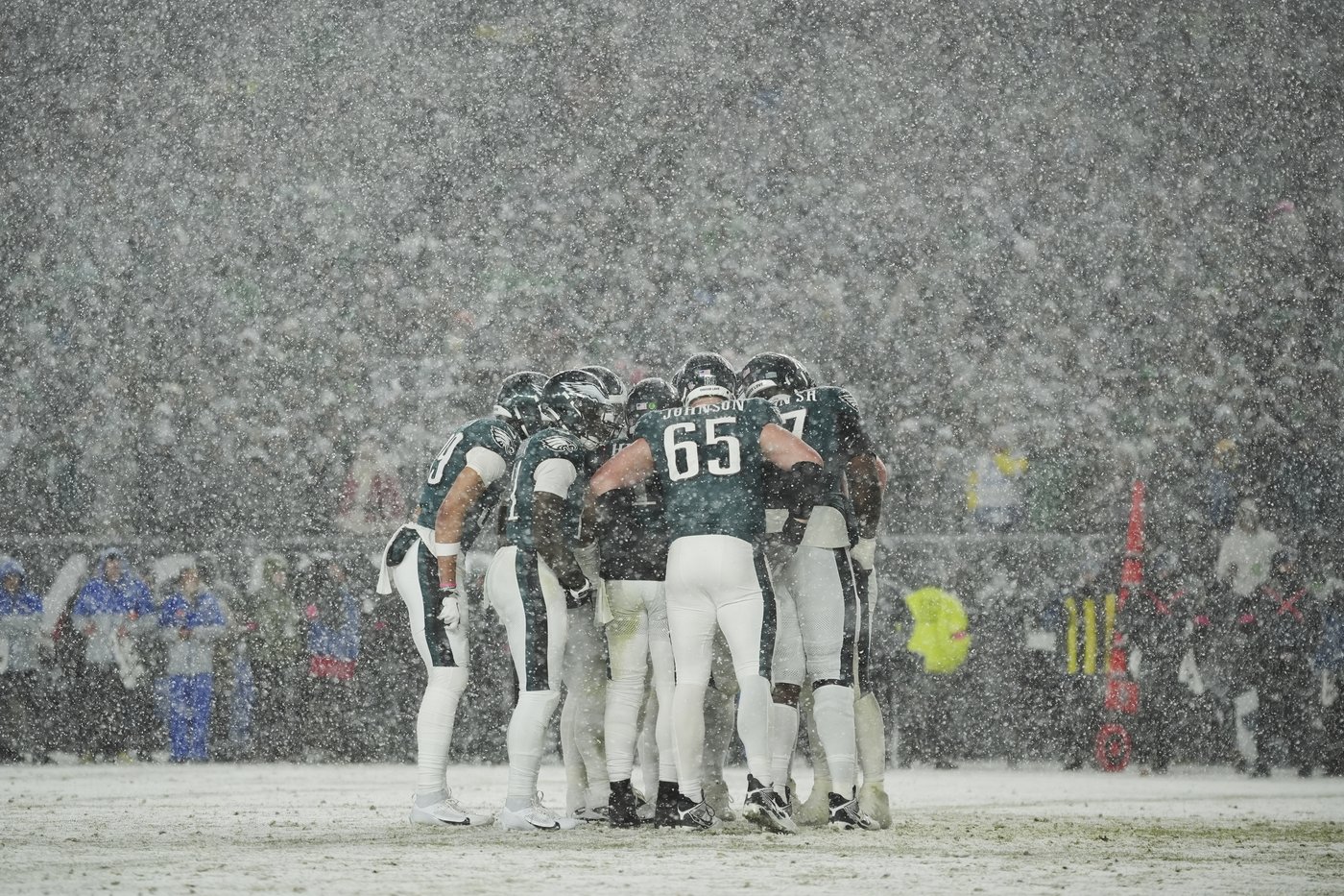 Barkley runs for 78- and 62-yard TDs in the snow and Eagles top Rams 28-22 to head to NFC title game | iNFOnews.ca Barkley runs for 78- and 62-yard TDs in the snow and Eagles top Rams 28-22 to head to NFC title game | iNFOnews.ca
