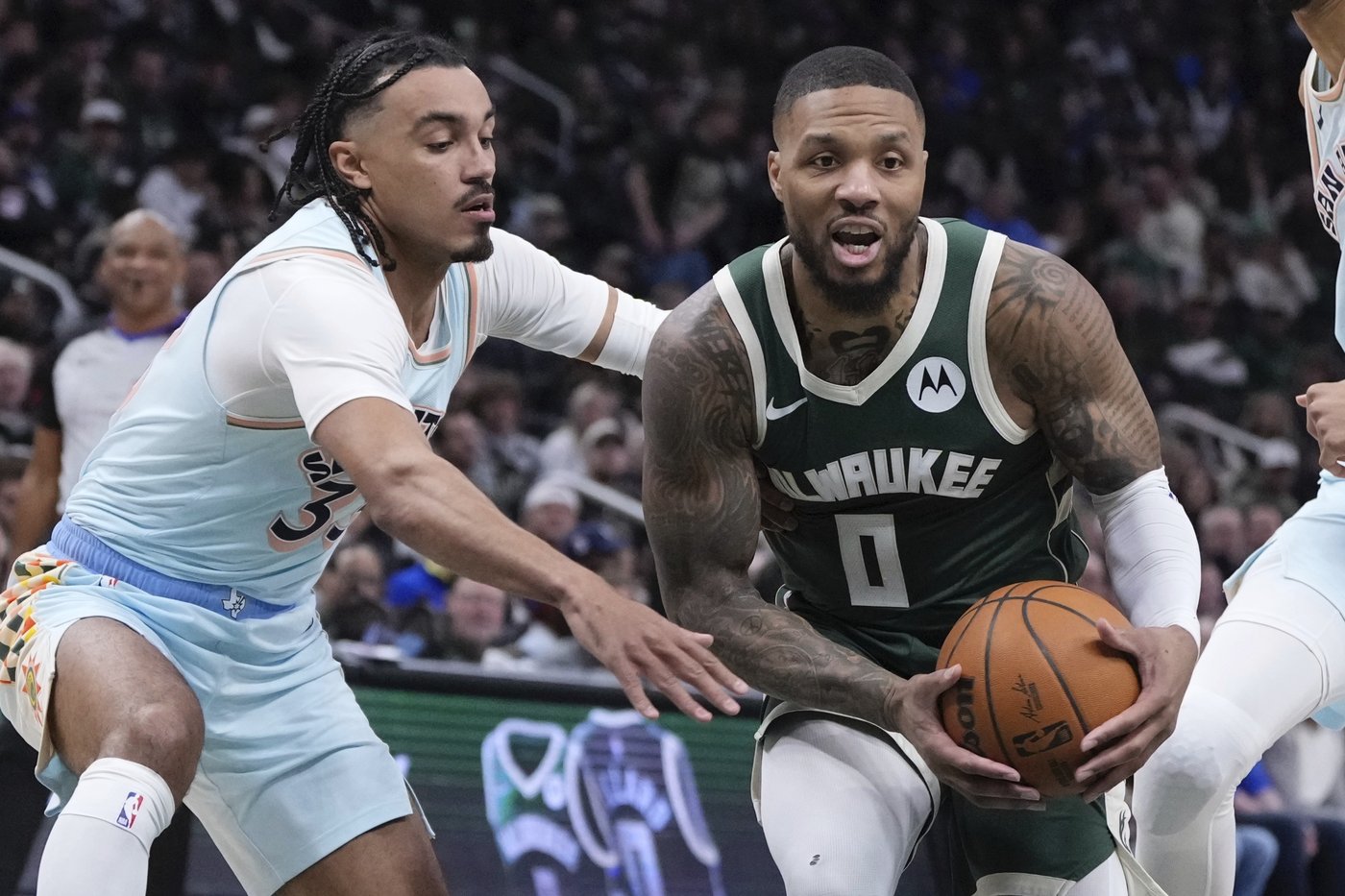 Lillard scores 26 points, Antetokounmpo adds 25 points and 16 rebounds as Bucks beat Spurs 121-105 | iNFOnews.ca