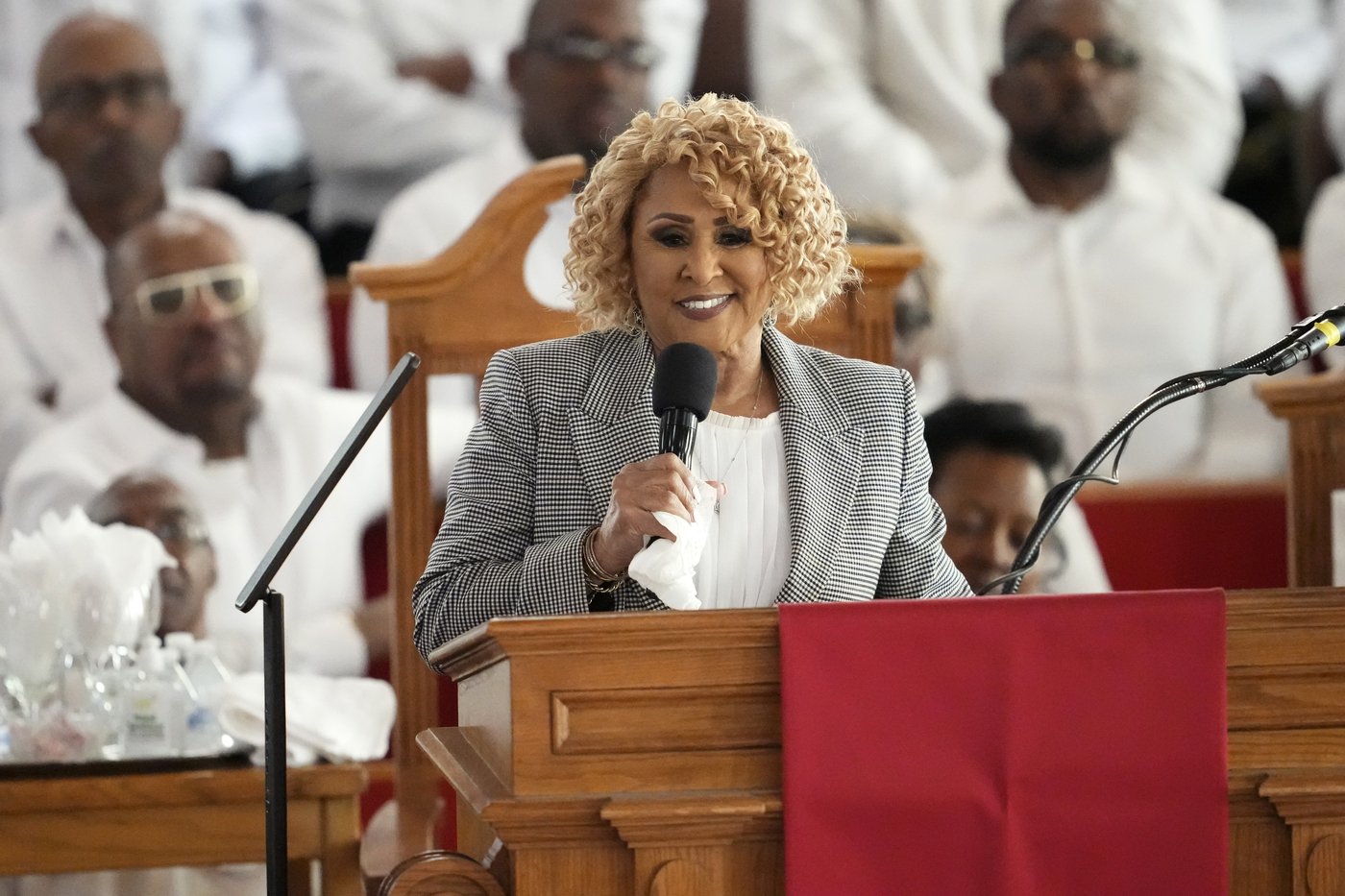 Cissy Houston mourned by Dionne Warwick, politicians and more at longtime church | iNFOnews.ca