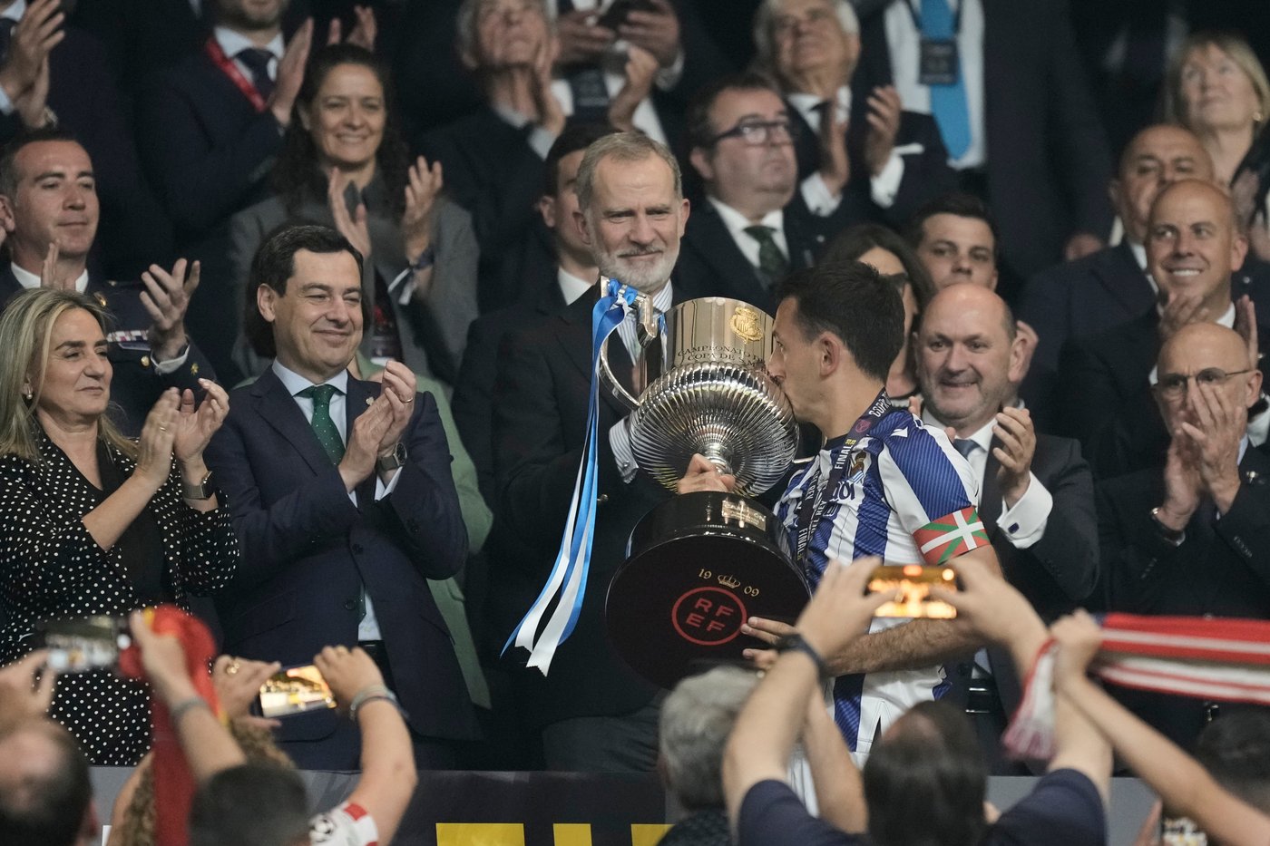 Sociedad beats Atletico on penalties to win Copa del Rey. American coach Matarazzo lifts 1st title | iNFOnews.ca Sociedad beats Atletico on penalties to win Copa del Rey. American coach Matarazzo lifts 1st title | iNFOnews.ca