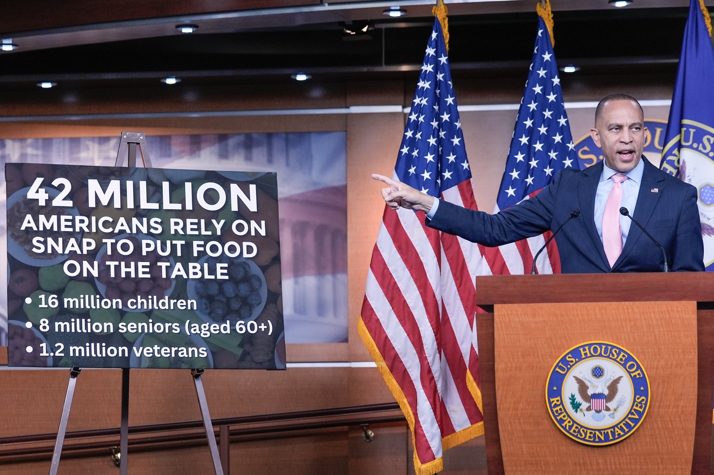 Trump says Senate should scrap the filibuster to end the government shutdown | iNFOnews.ca