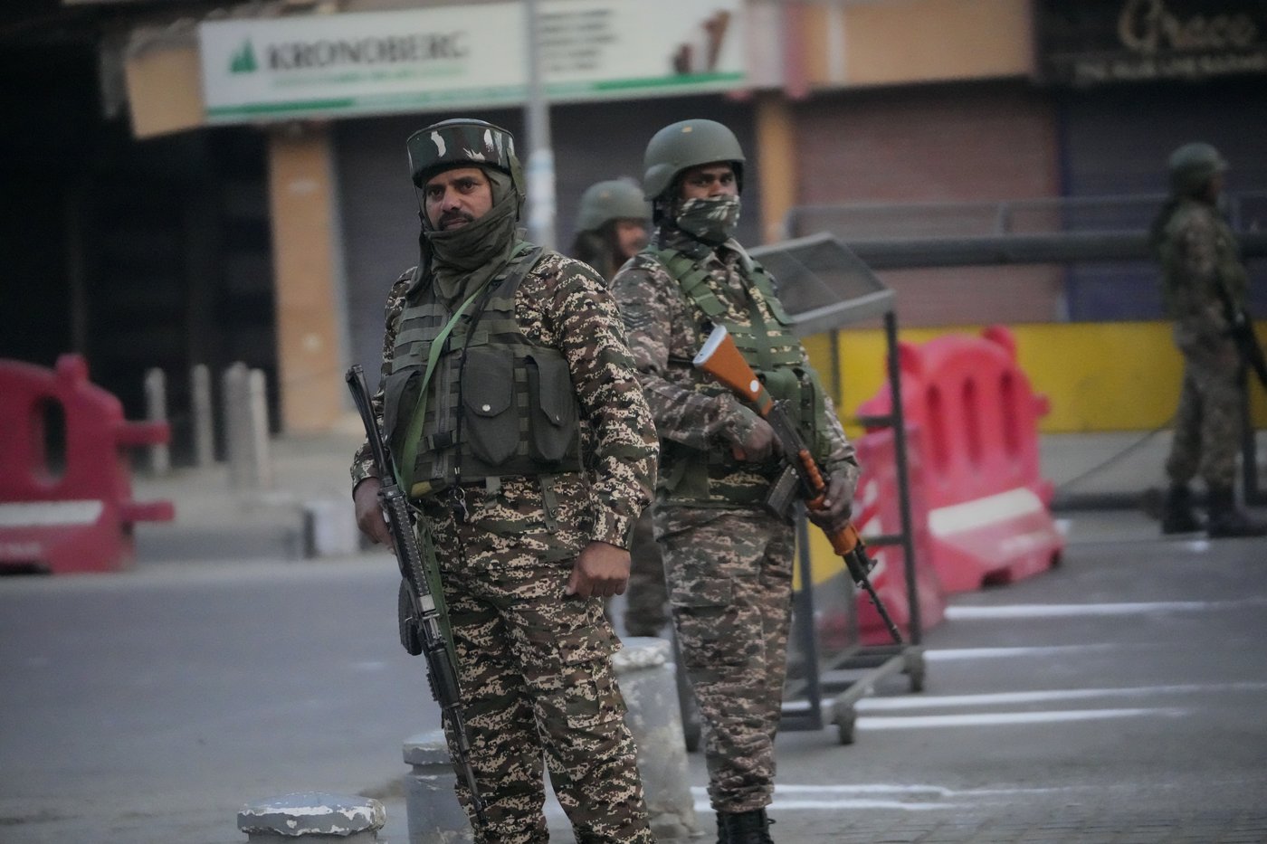 Gunmen kill 7 people working on a strategic tunnel project in Indian-controlled Kashmir | iNFOnews.ca