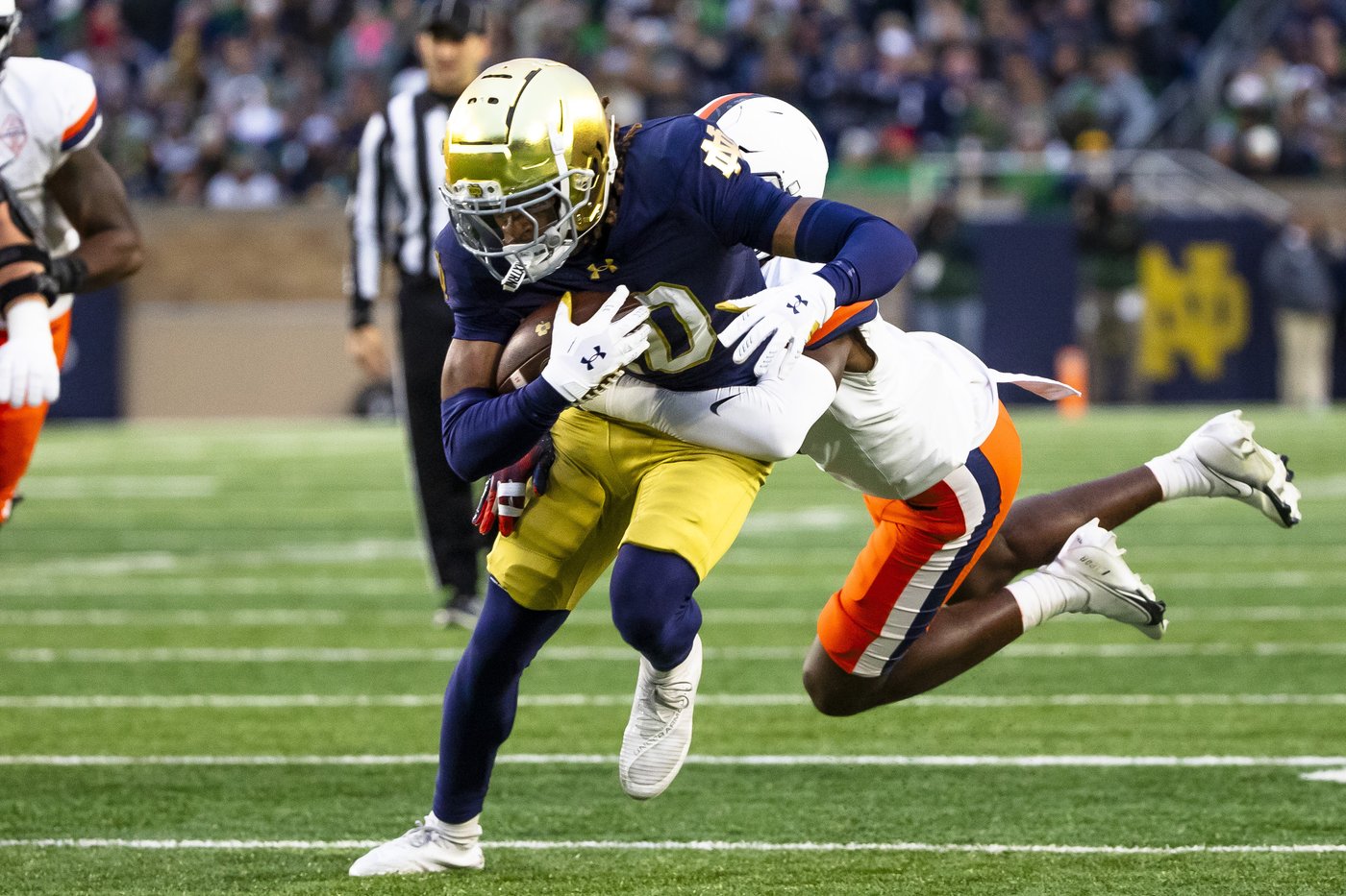 Leonard passes for 3 TDs and No. 8 Notre Dame forces 5 turnovers in a 35-14 win over Virginia | iNFOnews.ca