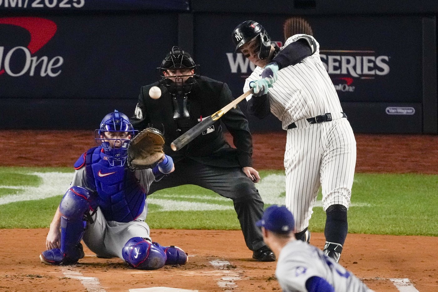 Aaron Judge breaks out of slump with 1st World Series home run for Yankees | iNFOnews.ca
