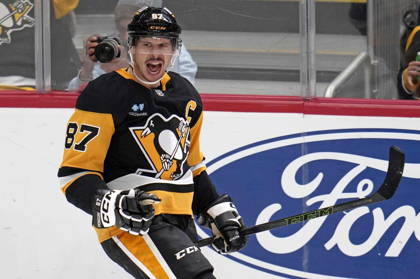 Sidney Crosby scores 600th career NHL goal, but Penguins fall to Utah 6-1 | iNFOnews.ca