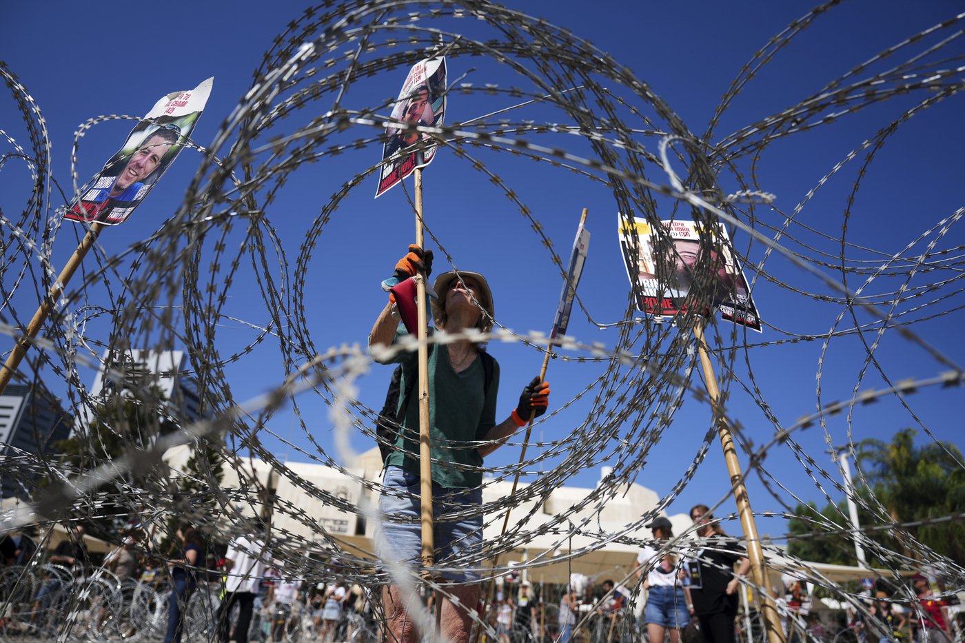 Israeli fire again kills Gaza aid-seekers as US envoy meets with hostages' families | iNFOnews.ca