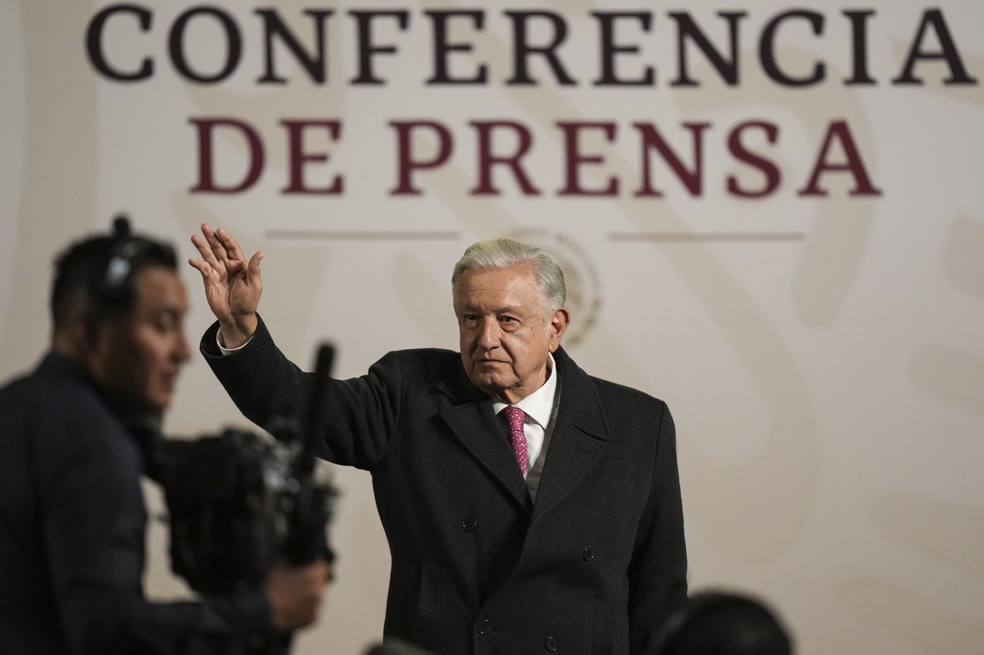 Live music, breakfast and a raffle: Mexico's president makes the most of his final day in office | iNFOnews.ca