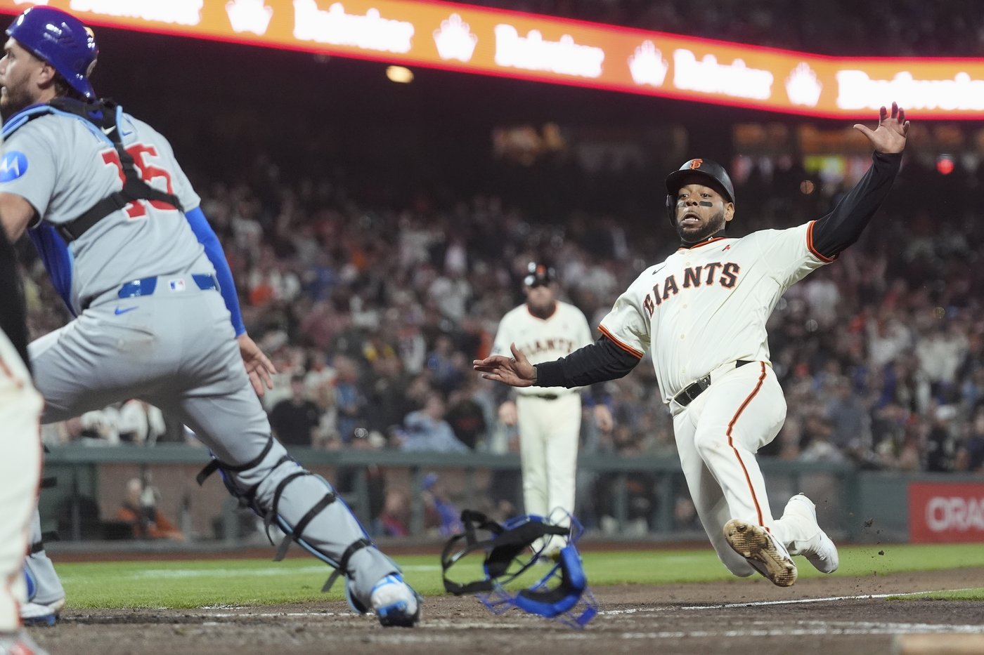 Rafael Devers hits two of San Francisco's four home runs, Giants power past Cubs 12-3 | iNFOnews.ca
