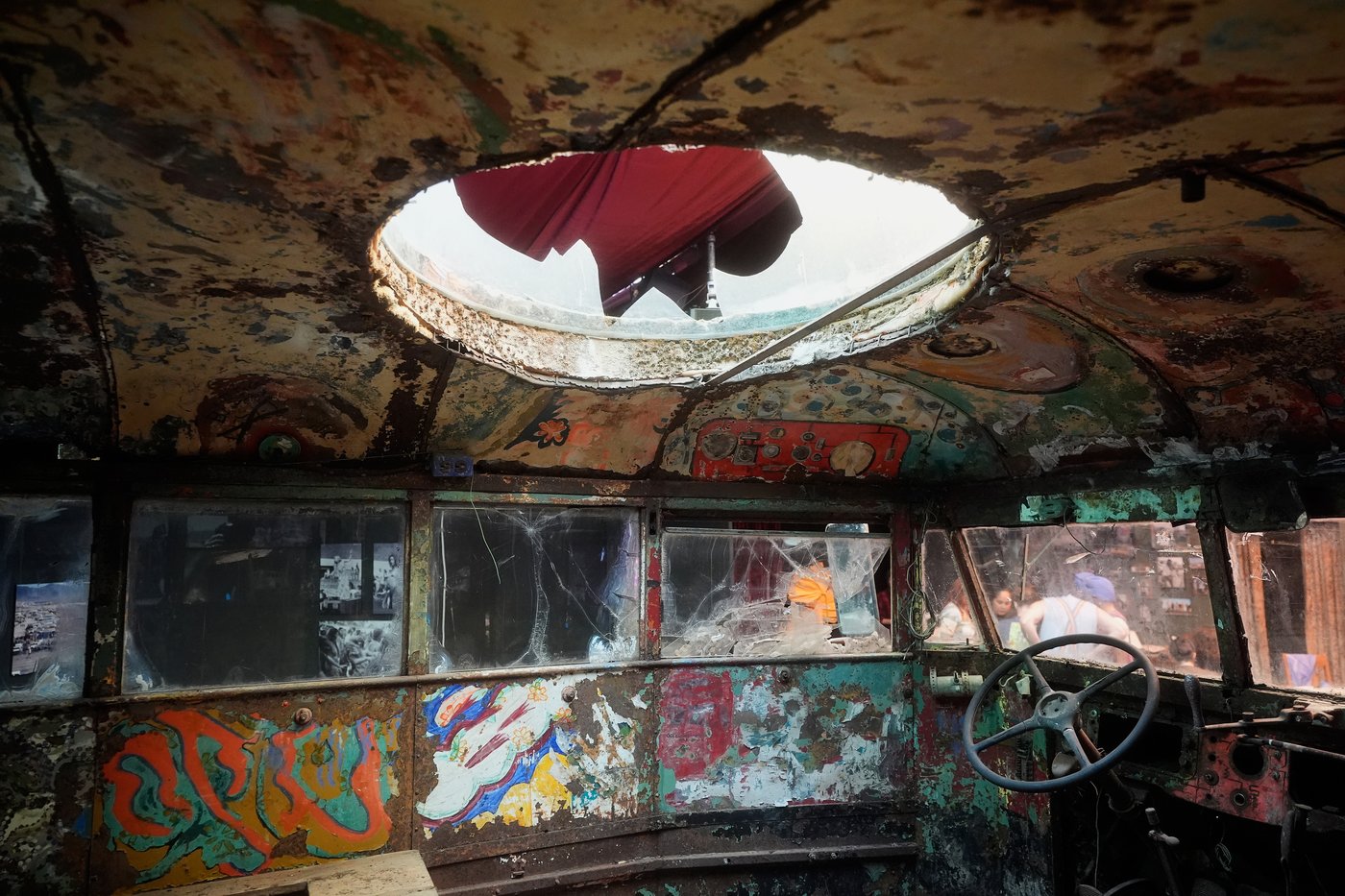 Psychedelic 'Furthur' bus rolls back into San Francisco for new Grateful Dead exhibit | iNFOnews.ca Psychedelic 'Furthur' bus rolls back into San Francisco for new Grateful Dead exhibit | iNFOnews.ca