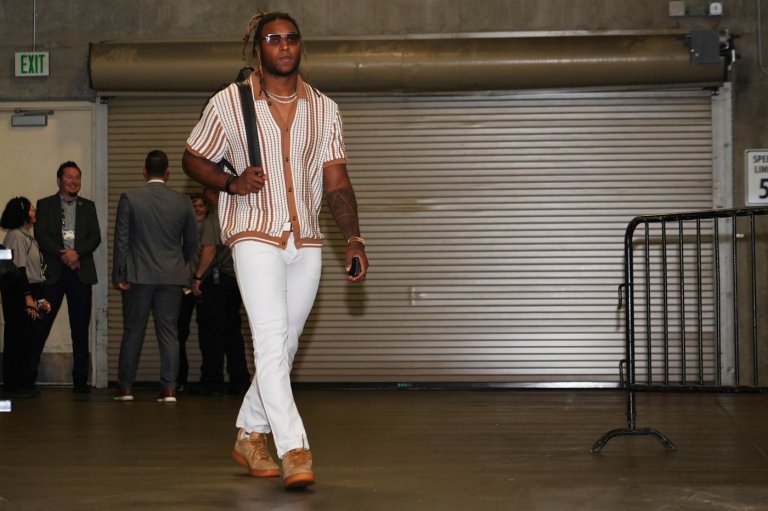 Fashion forward: Eyes on tunnel 'fits' when Saints and Steelers dress to impress for Paris game | iNFOnews.ca