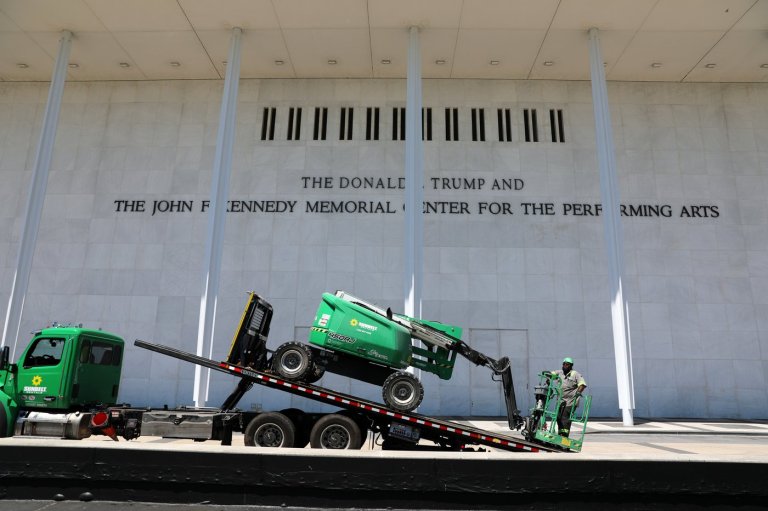 Kennedy Center begins process of removing Trump references after judge said it was illegally added | iNFOnews.ca