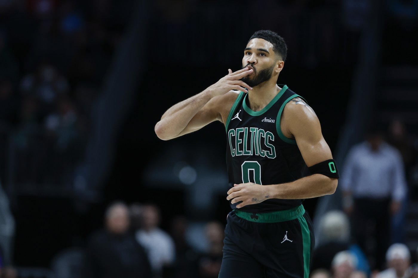 Tatum scores 32, Celtics pull away to beat Hornets 124-109 after 2 Charlotte players ejected | iNFOnews.ca Tatum scores 32, Celtics pull away to beat Hornets 124-109 after 2 Charlotte players ejected | iNFOnews.ca