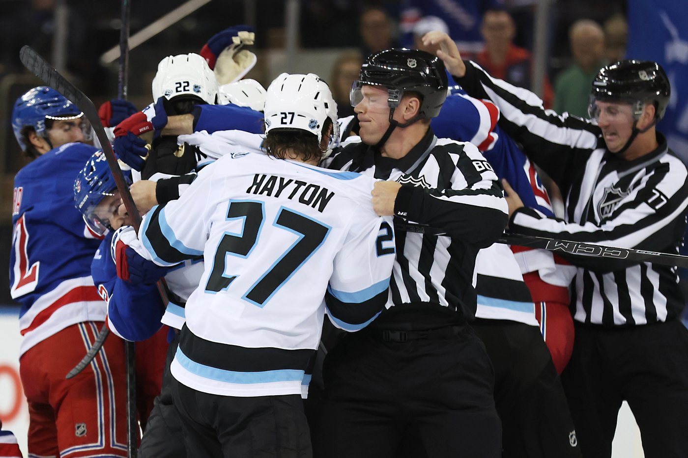Shesterkin makes 28 saves and has an assist as Rangers beat Mammoth 4-2 for 3rd straight win | iNFOnews.ca Shesterkin makes 28 saves and has an assist as Rangers beat Mammoth 4-2 for 3rd straight win | iNFOnews.ca