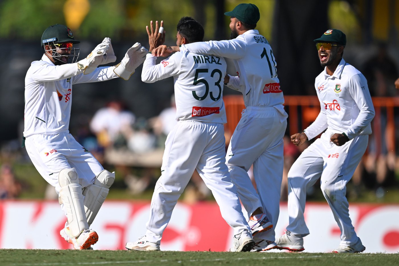 Bangladesh closes in on historic win as Australia's batting woes return on Day 3 of 1st test | iNFOnews.ca