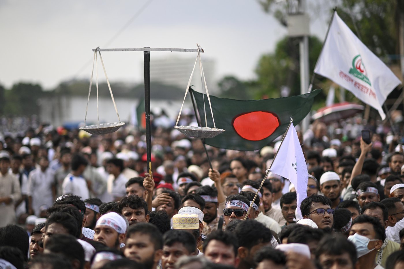 Bangladesh's Islamist party projects force with a big rally in Dhaka | iNFOnews.ca