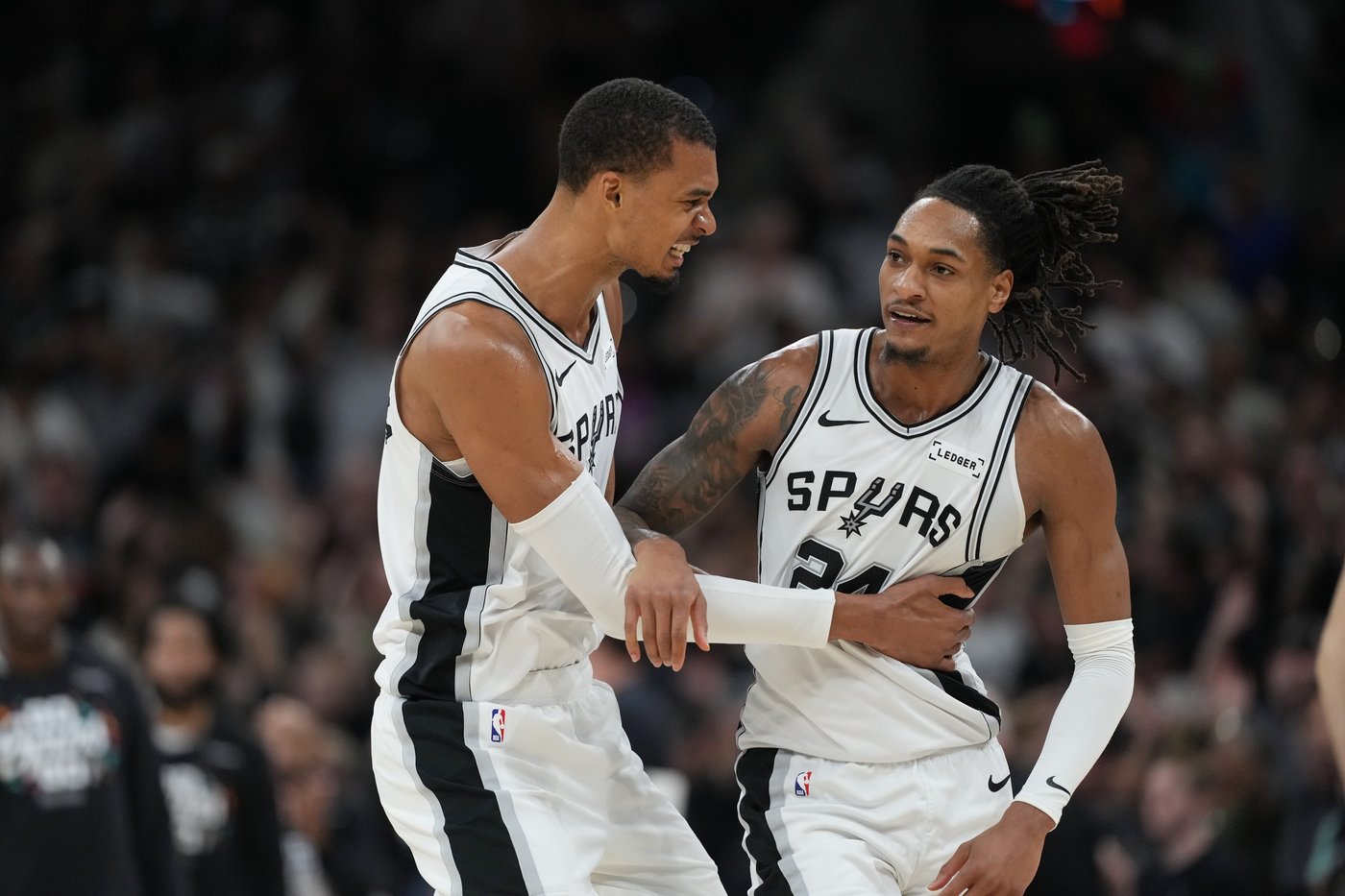 Wembanyama scores 33 points to help Spurs rebound and trounce Thunder 103-82 to even West finals | iNFOnews.ca Wembanyama scores 33 points to help Spurs rebound and trounce Thunder 103-82 to even West finals | iNFOnews.ca