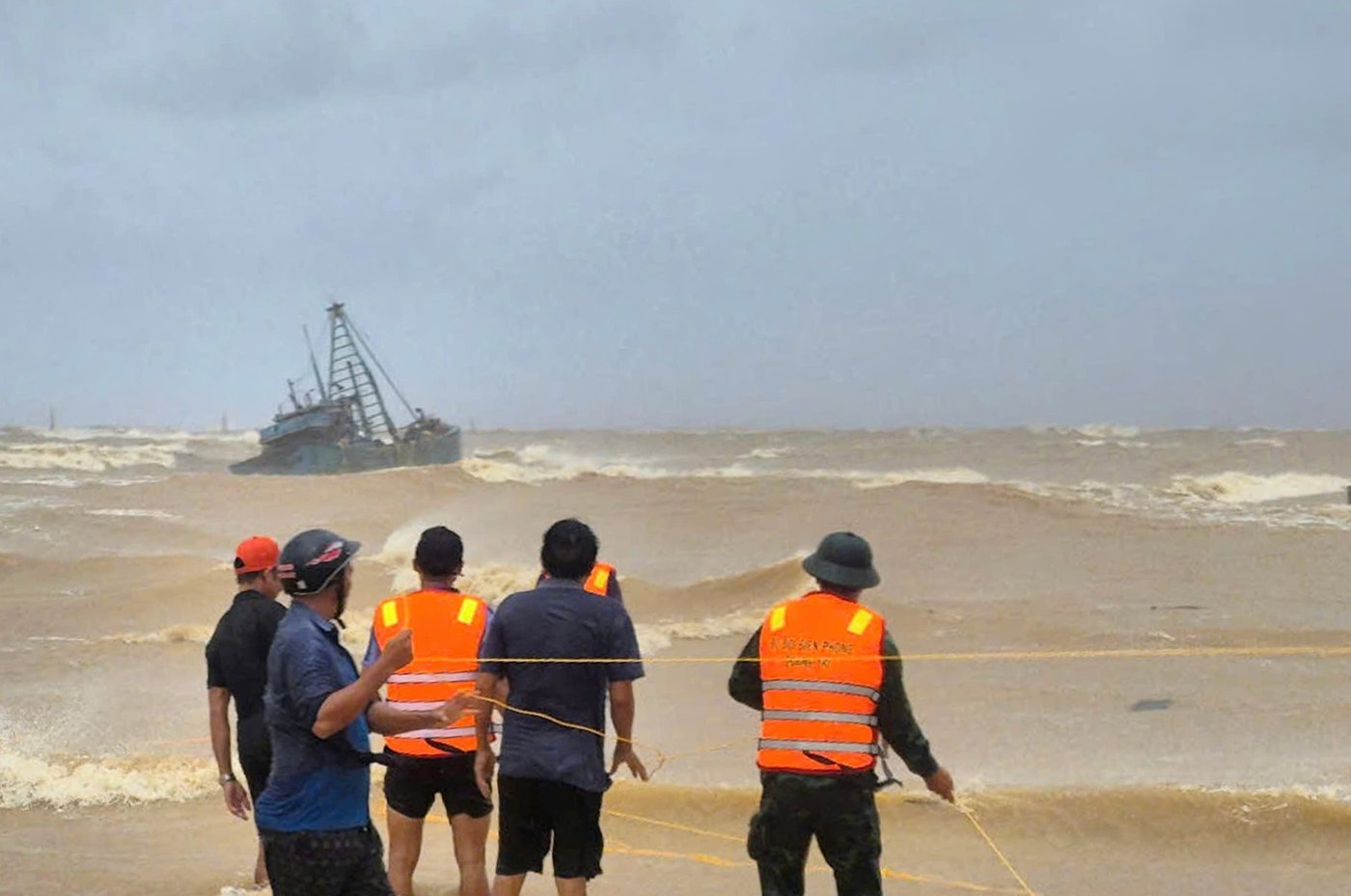 Vietnam evacuates thousands and shuts airports as Typhoon Bualoi nears landfall | iNFOnews.ca