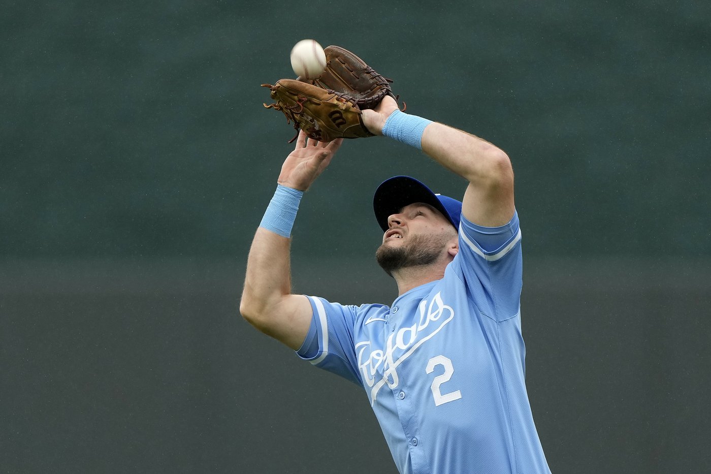 Snell strikes out 9 as the Giants beat the Royals 2-0 to complete a 3-game series sweep | iNFOnews.ca
