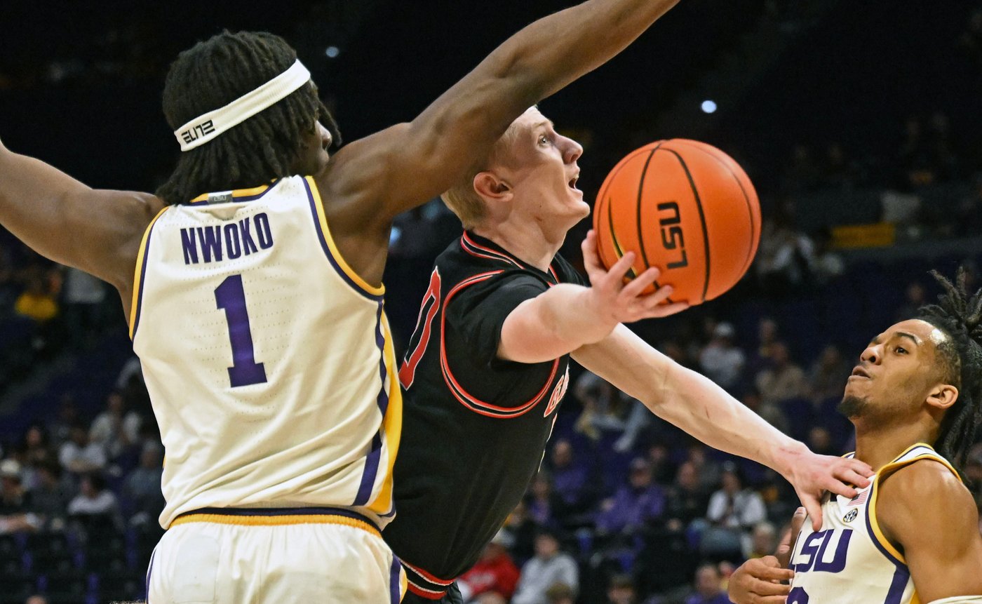 Catchings matches career high with 23 points, Georgia beats LSU 83-71 to snap 3-game losing streak | iNFOnews.ca Catchings matches career high with 23 points, Georgia beats LSU 83-71 to snap 3-game losing streak | iNFOnews.ca