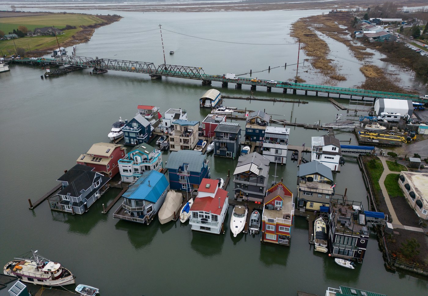 Wagon-dragging B.C. islanders face weeks without vehicle bridge, knocked askew by tug | iNFOnews.ca