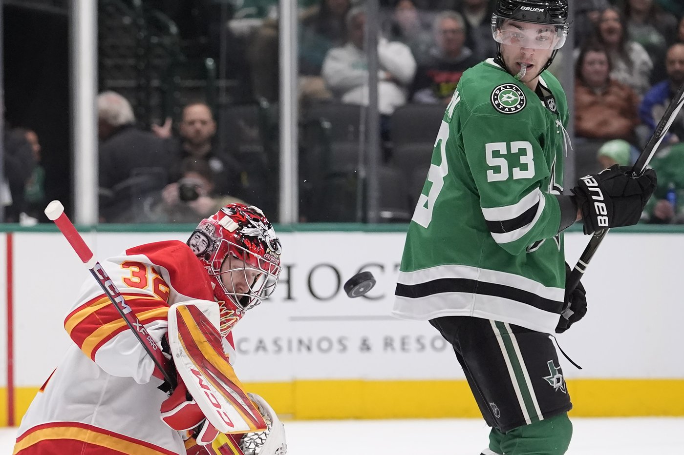 Hintz ignites third-period goal barrage as Stars beat Flames 6-2 | iNFOnews.ca