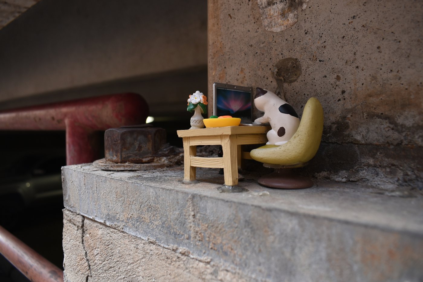 Miniature art transforms an alley into a surrealist wonderland at 'Mississippi's Tiniest Museum' | iNFOnews.ca Miniature art transforms an alley into a surrealist wonderland at 'Mississippi's Tiniest Museum' | iNFOnews.ca
