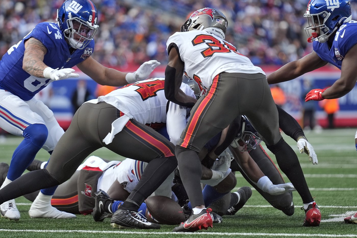 The Giants were a no-show against the Bucs after releasing quarterback Daniel Jones | iNFOnews.ca