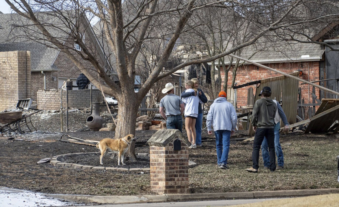 As Oklahoma reels from deadly wildfires, authorities warn of fresh fire threat | iNFOnews.ca