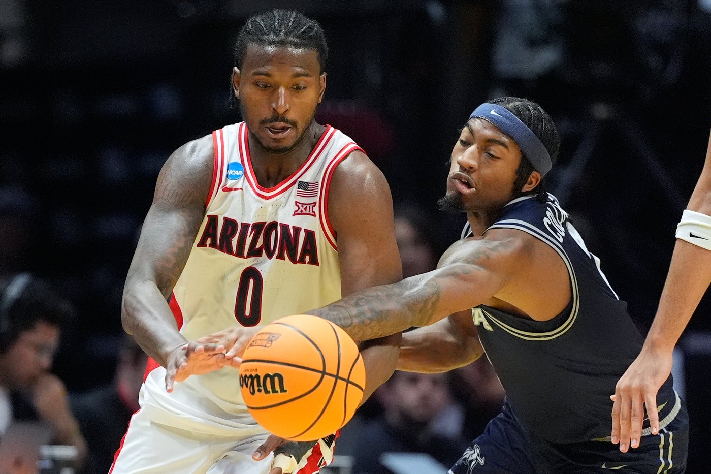 Bradley scores 18 points to lead No. 1-seeded Arizona past Utah State 78-66 to reach Sweet 16 | iNFOnews.ca Bradley scores 18 points to lead No. 1-seeded Arizona past Utah State 78-66 to reach Sweet 16 | iNFOnews.ca