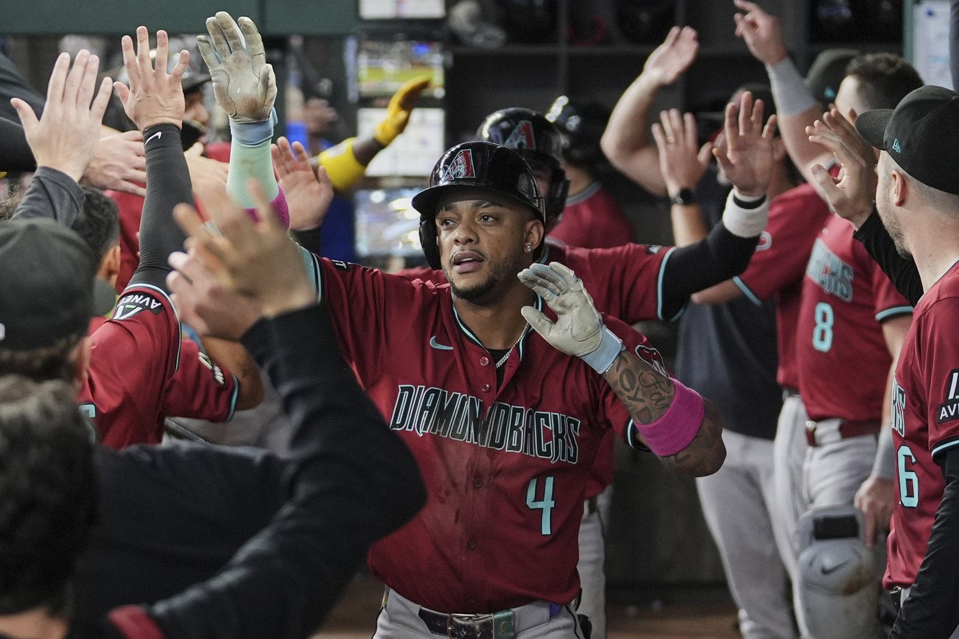 James McCann and Ketel Marte homer in 4-run 9th as Diamondbacks rally to beat Rangers | iNFOnews.ca