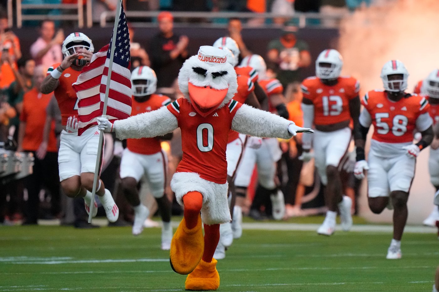 College football mascots just as good at keeping their identities secret as firing up a crowd | iNFOnews.ca