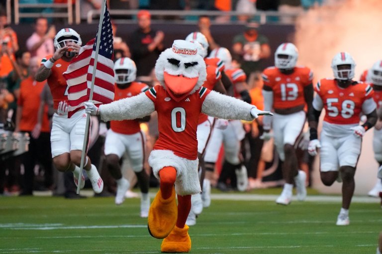 College football mascots just as good at keeping their identities secret as firing up a crowd | iNFOnews.ca