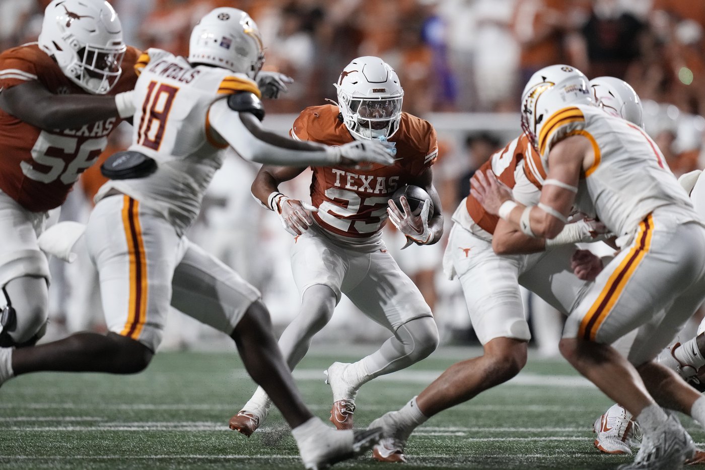 No. 1 Texas keeps rolling behind Manning and Blue and routs ULM 51-3 in last game before SEC play | iNFOnews.ca