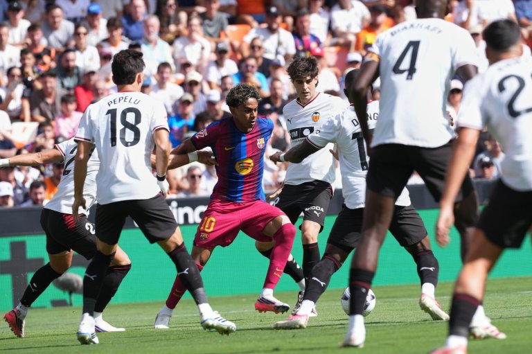 Yamal scores twice as Barcelona wins 4th straight game in La Liga, Arsenal beats Chelsea | iNFOnews.ca