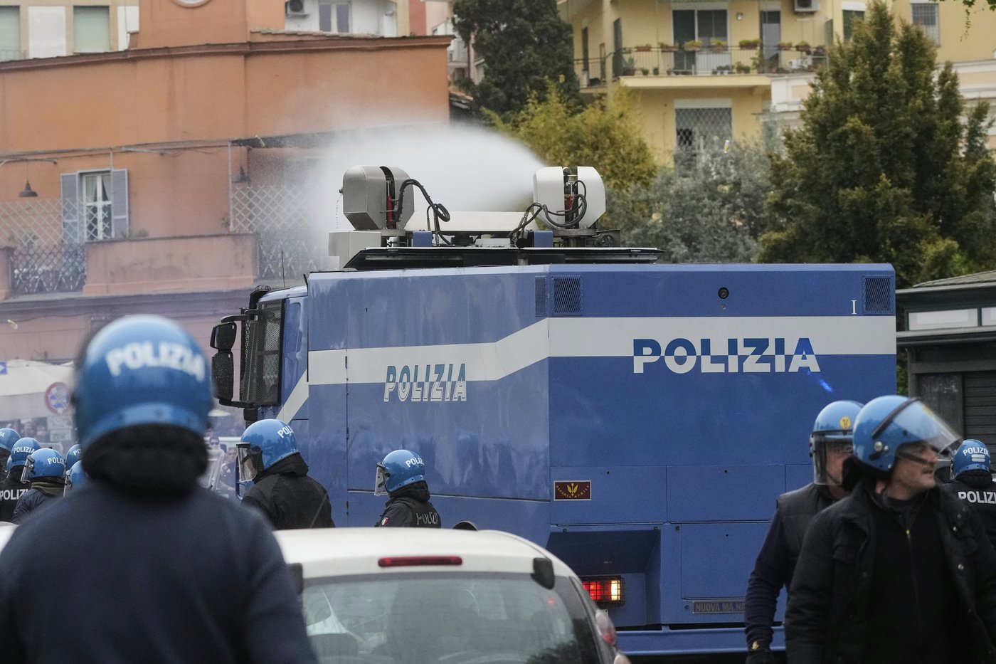 Rome derby clashes likened to 'urban warfare' with 24 police officers injured | iNFOnews.ca