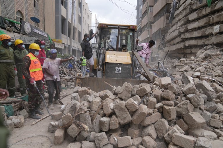 4 rescued on third day after Kenya building collapse as families lose hope | iNFOnews.ca
