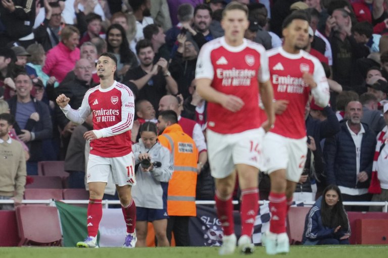 Arsenal snatches 1-1 draw with defensive Man City with Martinelli's stoppage-time goal | iNFOnews.ca