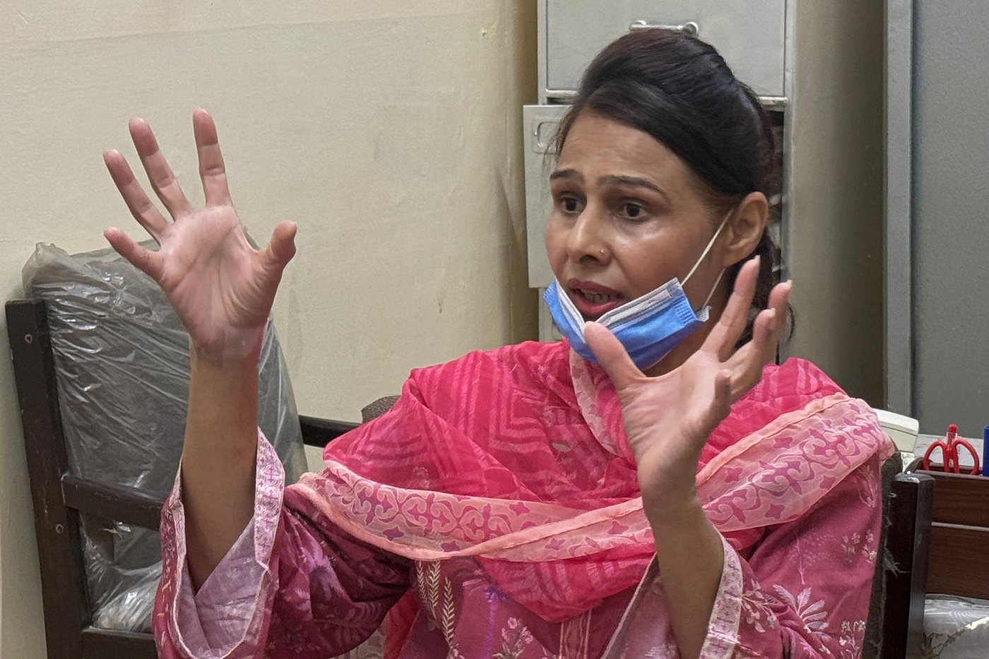 AP Exclusive: Nurse who saved baby from Pakistan hospital fire wishes she could have saved the rest | iNFOnews.ca