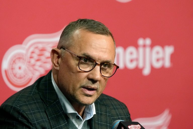 Steve Yzerman abruptly steps down as general manager of the Detroit Red Wings | iNFOnews.ca