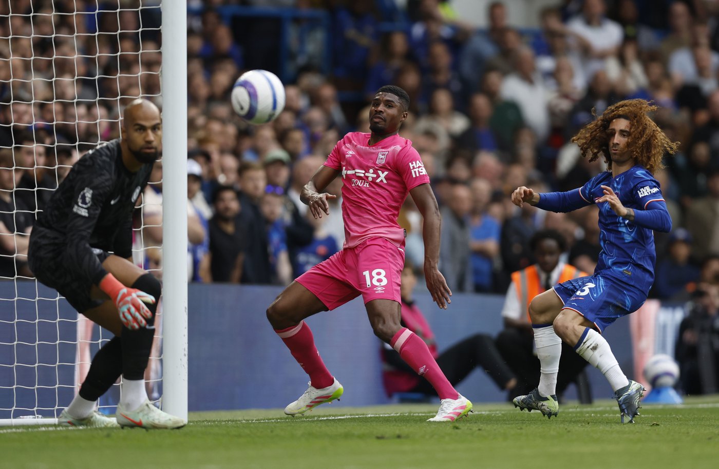 Late Van Dijk goal sees Liverpool move to within six points of the Premier League title | iNFOnews.ca Late Van Dijk goal sees Liverpool move to within six points of the Premier League title | iNFOnews.ca