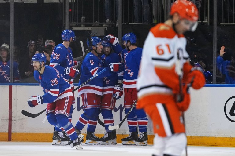 Rangers beat the Ducks 5-2 to improve to 6-0-0 at home to start the season | iNFOnews.ca