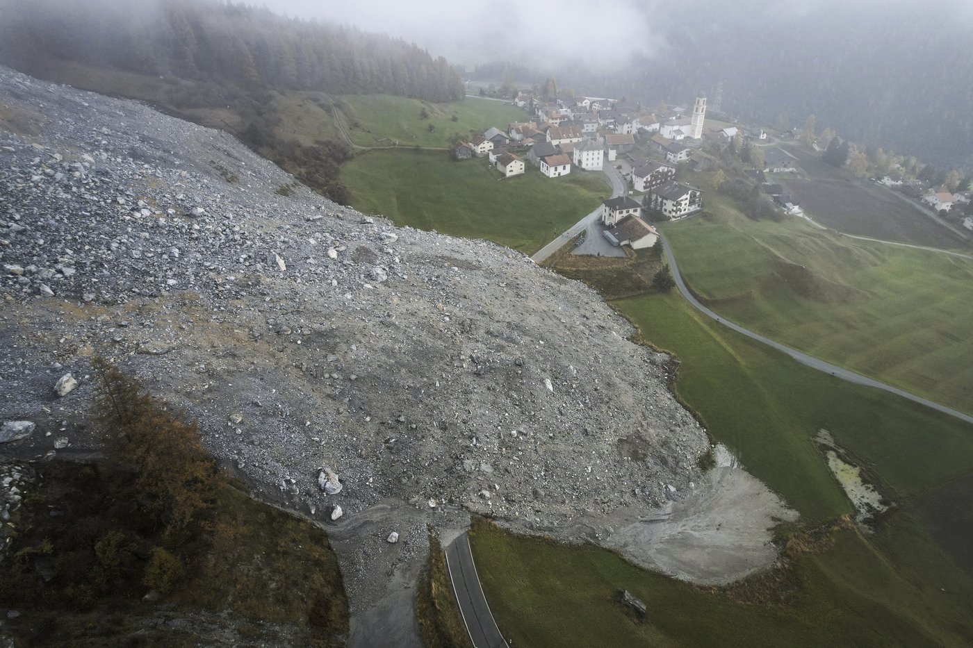Swiss villagers pack up for evacuation over fears of another rockslide | iNFOnews.ca