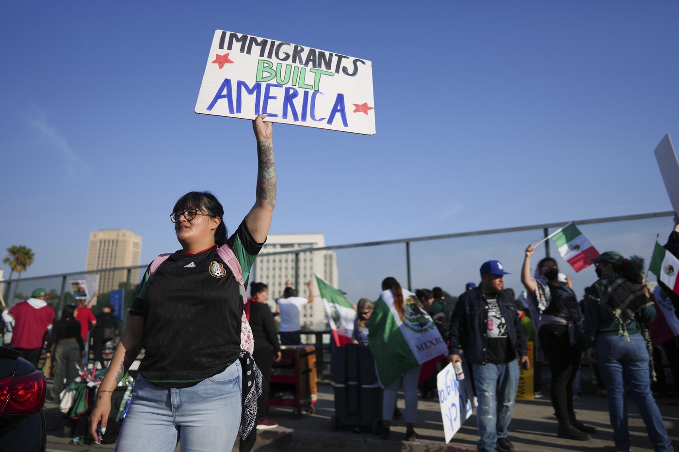 Marchers protesting planned deportations block major freeway in Los Angeles | iNFOnews.ca