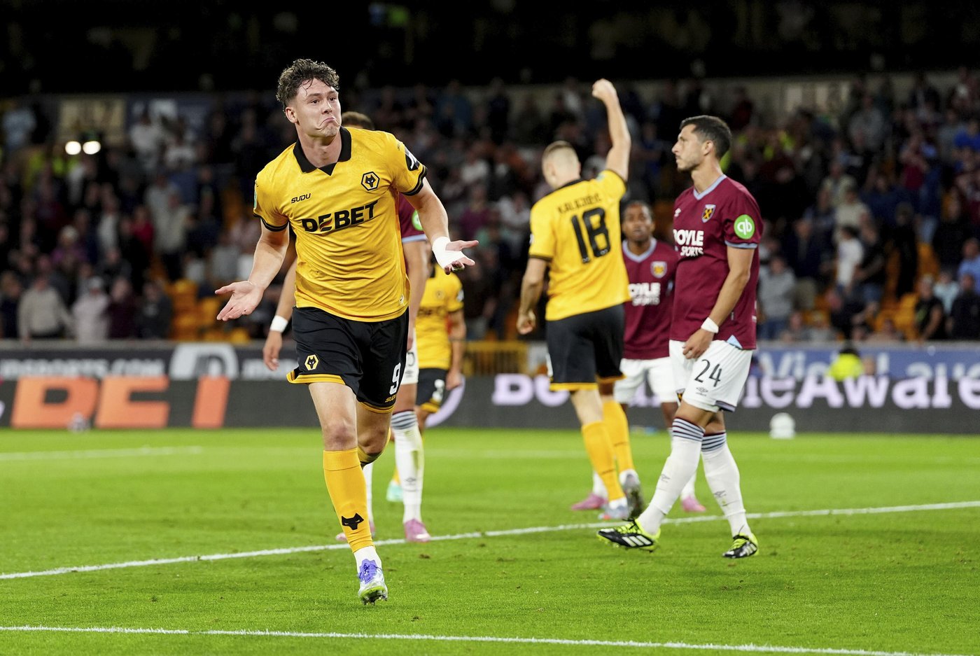 Bowen apologizes after attempting to confront West Ham fans after loss in English League Cup | iNFOnews.ca Bowen apologizes after attempting to confront West Ham fans after loss in English League Cup | iNFOnews.ca