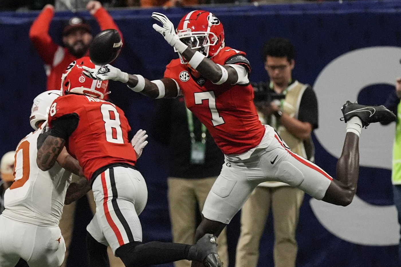 No. 5 Georgia pulls off another overtime stunner, beating No. 2 Texas 22-19 for SEC title | iNFOnews.ca